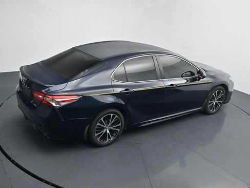 Used 2018 Toyota Camry SE w/ Convenience Package FWD image 16