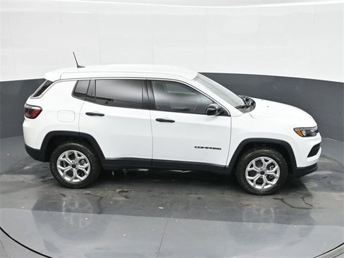 Used 2025 Jeep Compass Sport image 30