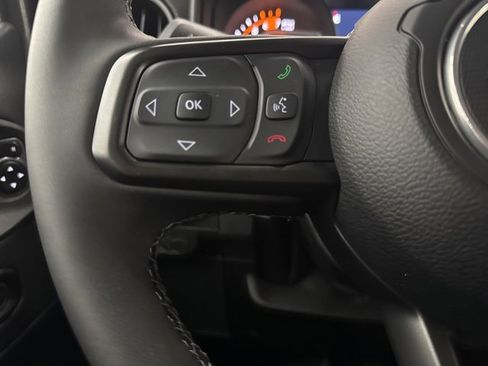 Used 2025 Jeep Wrangler Unlimited Rubicon image 6