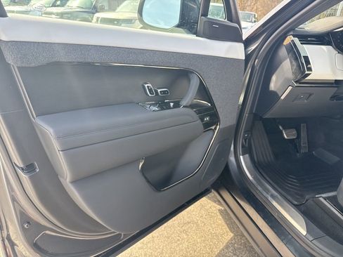 Used 2023 Land Rover Range Rover Sport SE Dynamic image 12