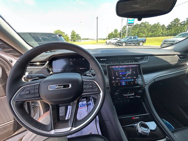 Used 2024 Jeep Grand Cherokee L Limited w/ Black Appearance Package RWD image 10
