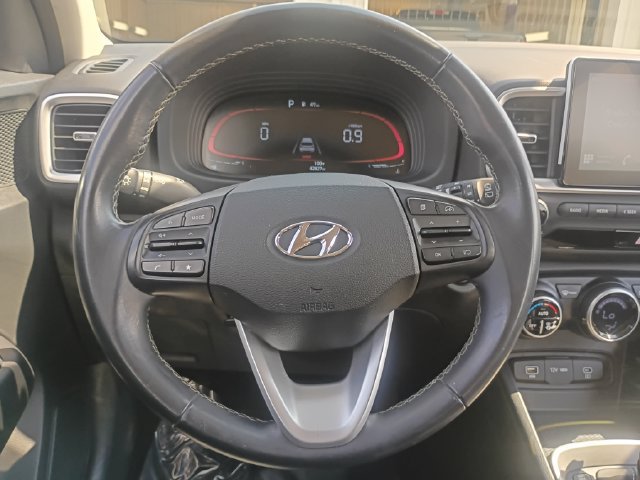 Used 2025 Hyundai Venue SEL FWD image 15
