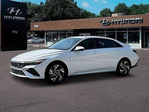 Used 2025 Hyundai Elantra Limited FWD image 6