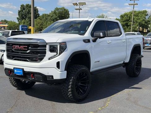 Used 2024 GMC Sierra 1500 AT4 w/ Technology Package AWD/4WD image 4