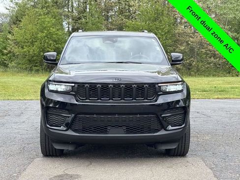 Used 2023 Jeep Grand Cherokee Altitude AWD/4WD image 31