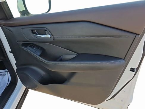 Used 2023 Nissan Rogue SV w/ SV Premium Package image 26