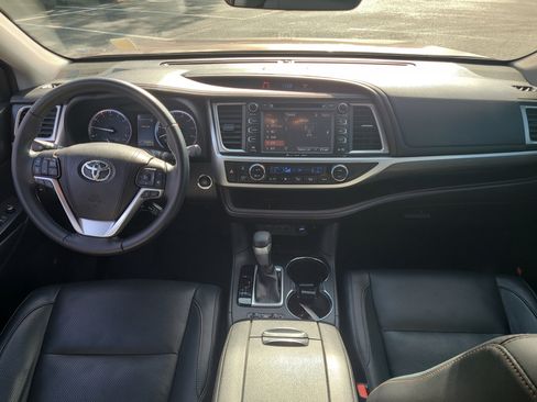 Used 2019 Toyota Highlander Limited image 13