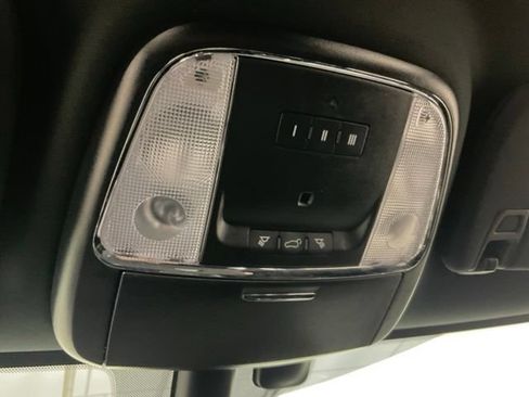 Used 2019 Jeep Grand Cherokee Limited AWD/4WD image 18