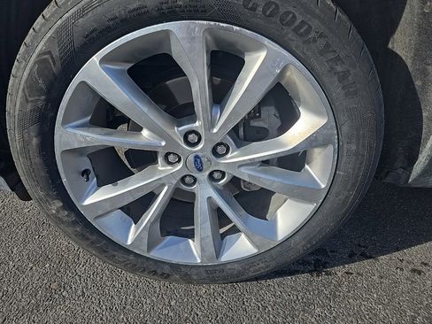 Used 2023 Ford Explorer Platinum w/ Technology Package image 40