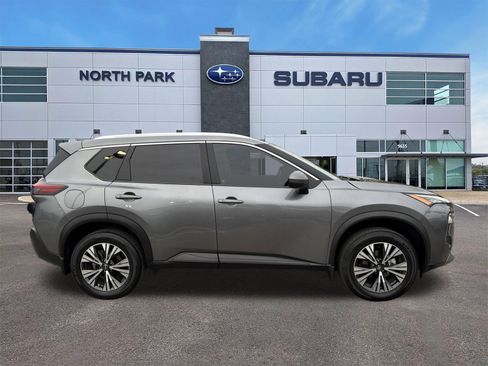 Used 2023 Nissan Rogue SV w/ SV Premium Package image 2
