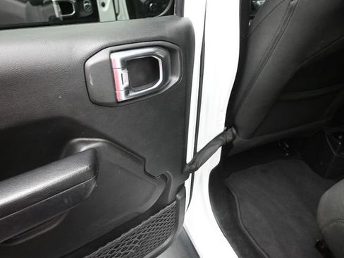Used 2023 Jeep Wrangler Unlimited Rubicon AWD/4WD image 16