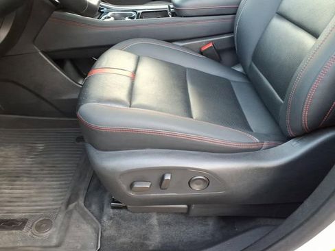 Used 2024 Chevrolet Traverse RS image 14