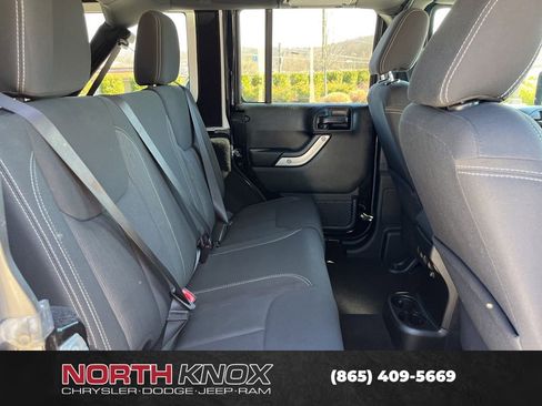 Used 2017 Jeep Wrangler Unlimited Sahara w/ Connectivity Group image 18