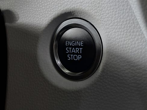 Used 2025 Toyota Corolla SE image 23