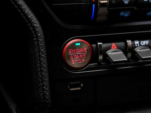 Used 2022 Ford Mustang Shelby GT500 w/ Carbon Fiber Track Pack RWD image 22