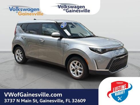 Used 2025 Kia Soul LX w/ LX Technology Package FWD image 1