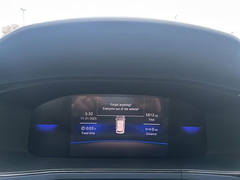 Used 2024 Volkswagen Taos SE image 32