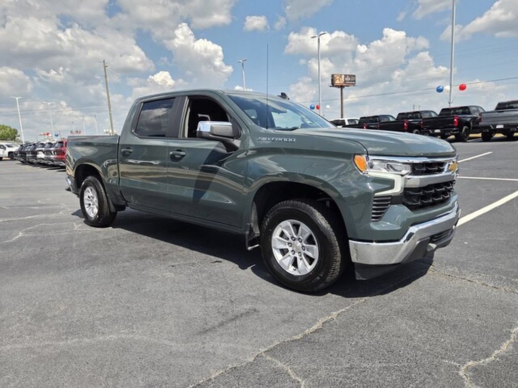 Used 2025 Chevrolet Silverado 1500 LT RWD image 8