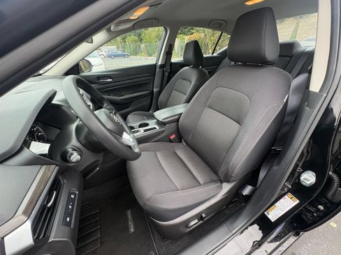 Used 2025 Nissan Altima 2.5 SV FWD image 36