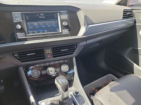 Used 2023 Volkswagen Jetta SE FWD image 17