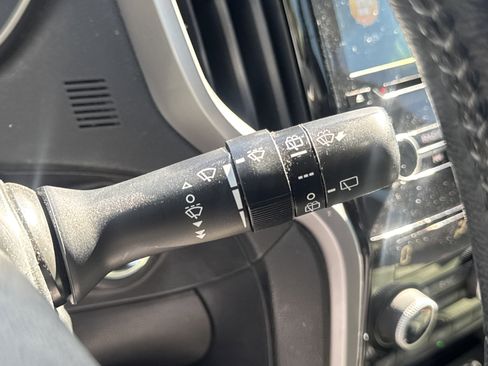 Used 2019 Subaru Ascent Premium image 17