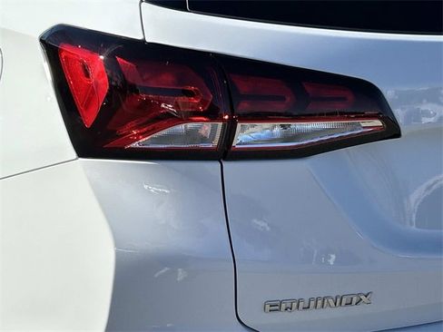 Used 2023 Chevrolet Equinox LT image 11