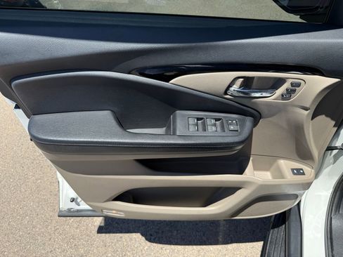 Used 2017 Honda Pilot Elite image 12
