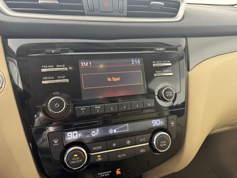 Used 2014 Nissan Rogue SV w/ SV Moonroof Package image 17