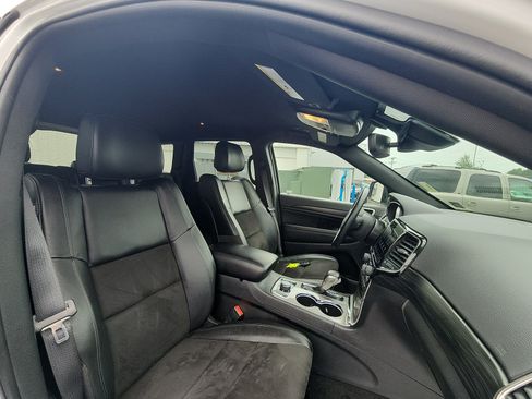 Used 2022 Jeep Grand Cherokee Laredo X AWD/4WD image 23