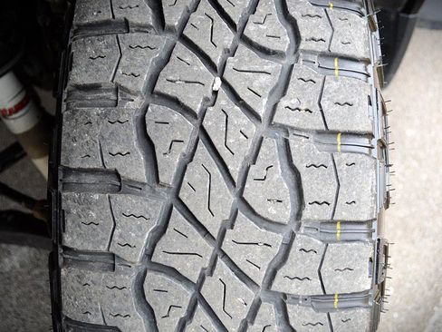 Used 2024 GMC Sierra 1500 AT4 w/ Technology Package image 41