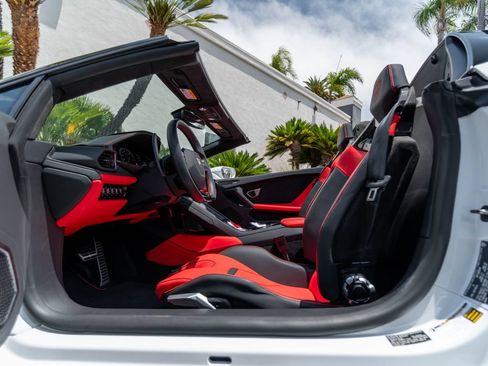 Used 2024 Lamborghini Huracan EVO AWD/4WD image 6