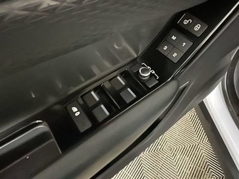 Used 2018 Land Rover Range Rover Velar S AWD/4WD image 10