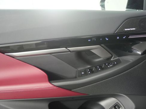 Certified 2025 BMW 530i image 9