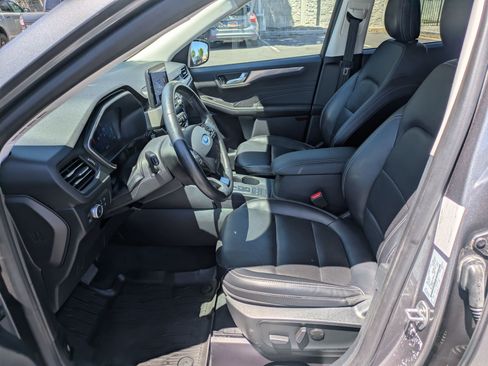 Used 2021 Ford Escape Titanium AWD/4WD image 17