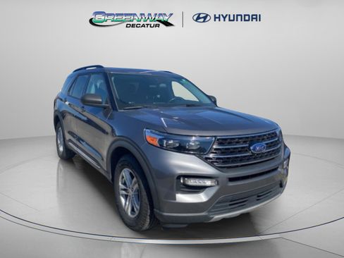 Used 2021 Ford Explorer XLT w/ Equipment Group 202A image 2