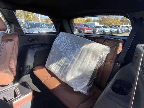 New 2026 Lincoln Aviator Reserve w/ Jet Appearance Package image 8