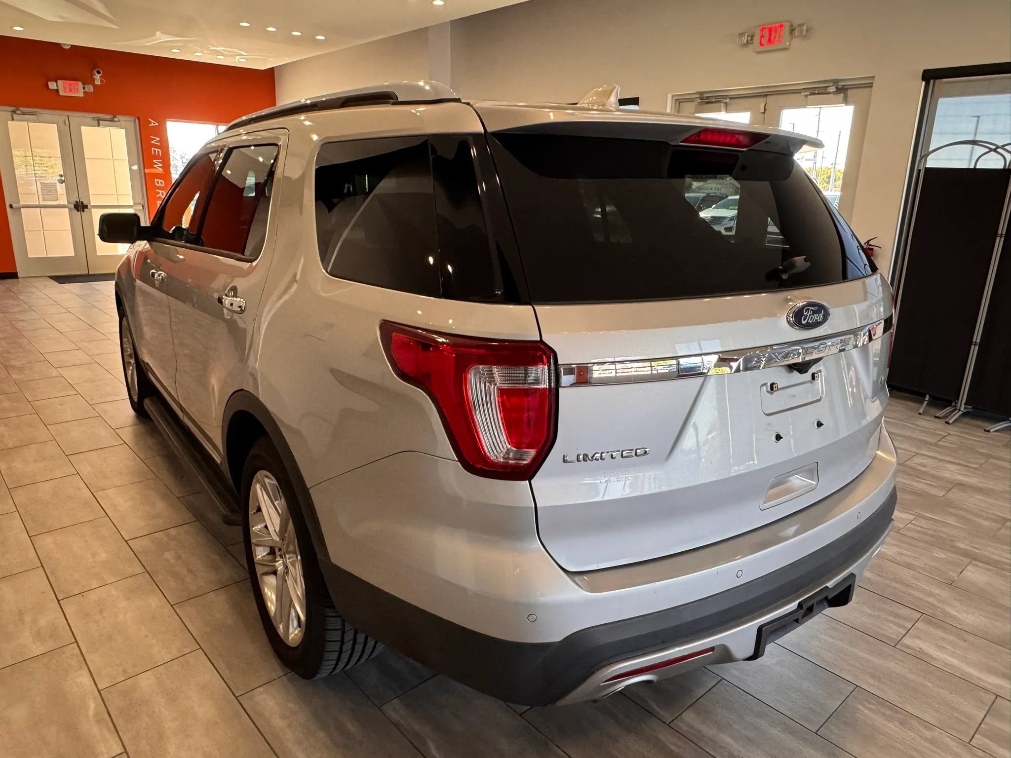 Used 2017 Ford Explorer Limited FWD image 13