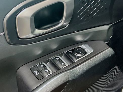 Used 2024 Kia Sorento S image 18