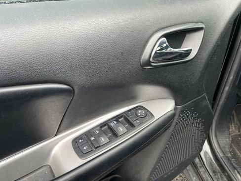 Used 2015 Dodge Journey SXT w/ Flexible Seating Group image 18