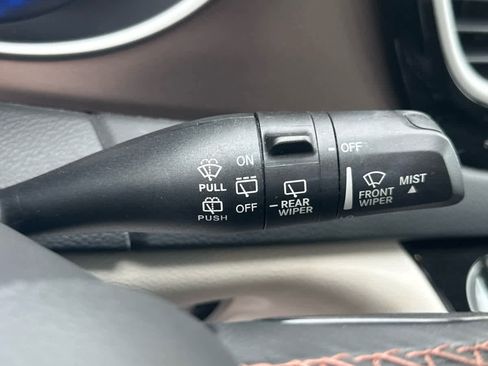 Used 2017 Chrysler Pacifica Touring-L image 28