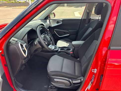 Used 2025 Kia Soul LX FWD image 12