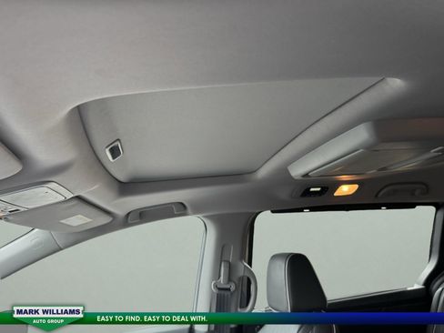 Used 2024 Honda Odyssey Elite image 18