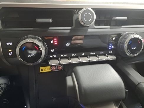 Used 2025 Toyota 4Runner Trailhunter image 36