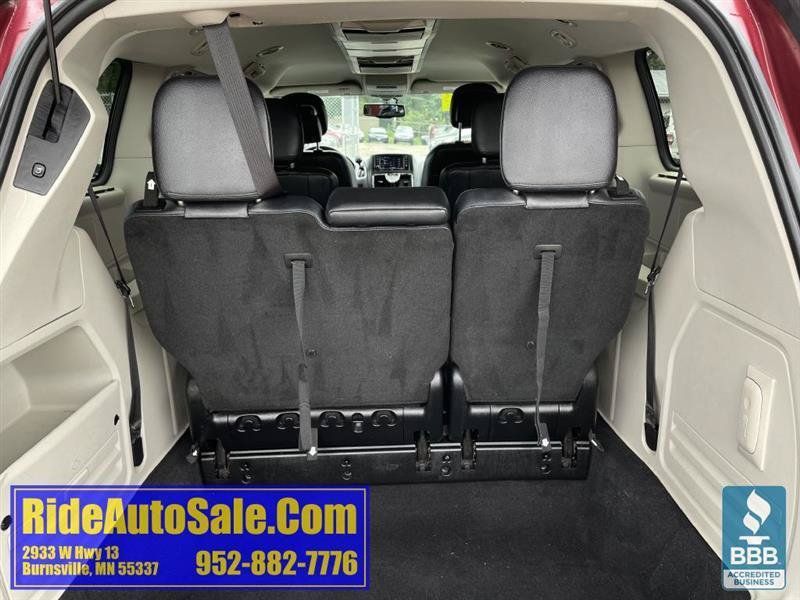 Used 2013 Chrysler Town & Country Touring-L w/ Driver Convenience Group FWD image 29