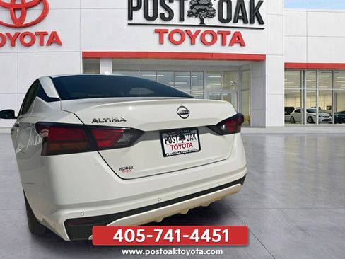 Used 2025 Nissan Altima 2.5 SV FWD image 4