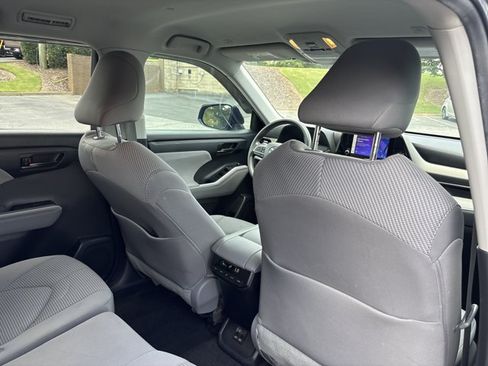 Used 2023 Toyota Highlander L FWD image 22