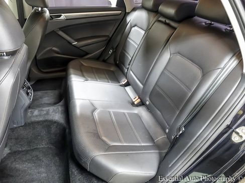 Used 2017 Volkswagen Passat 1.8T SE image 11