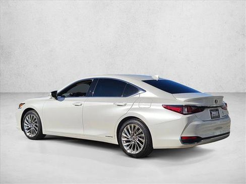 Used 2022 Lexus ES 300h w/ Luxury Package image 7