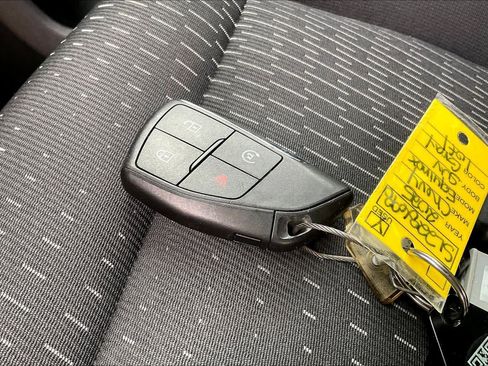 Used 2025 Chevrolet Equinox LT image 13