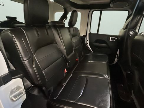 Used 2022 Jeep Wrangler Unlimited Sahara image 16